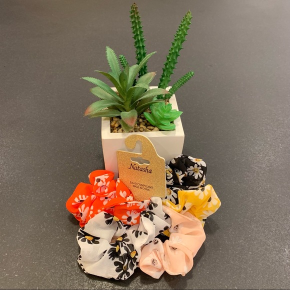 Accessories - Set of 5 - Pretty Daisy Hair Scrunchies